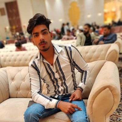 मर रहा सीमा पर जवान और खेतों में किसान,
कैसे कह दूँ इस दुखी मन से कि मेरा भारत महान.
No Farmer No Food 🌾🚜 No Future
101 % follow back