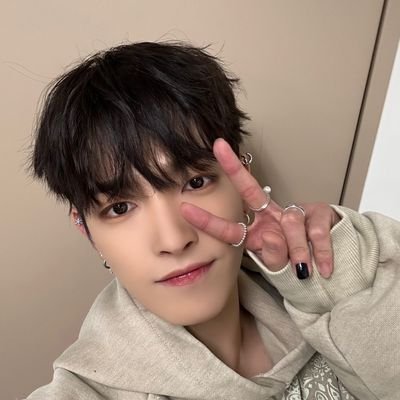 Into_the_AtoZ's profile picture. #ATEEZ
she/her  22 🏳️‍🌈