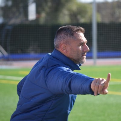 Entrenador Nivel 1  (UEFA B) Metodologia y planificación. 👉🏻🧠 El fútbol en la calle es el laboratorio cerebral por excelencia. @HuevarCF eborrego78@gmail.com