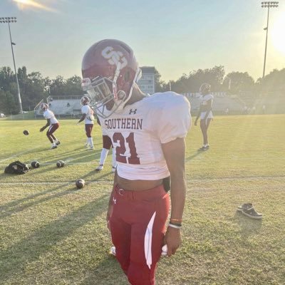 CO 24’🎓|southern guilford high | 6’3 179lbs Defensive end |wide receiver. https://t.co/klhLAPG6A8