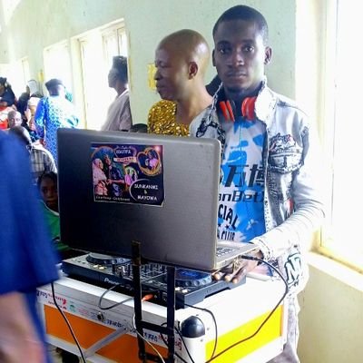 I'm a professional dj
Go by the name Horlahide dj Hollax