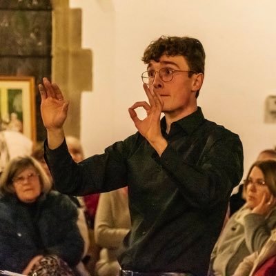 Conductor | Répétiteur | Composer | MRES & BA Music, Durham University, 1st Class Honours | Socialist @occentochoir @LGNchoir @blyorchestra