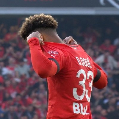 HugoPuong's profile picture. Stade Rennais ❤️🖤 • La pépite de sa génération 💫 Désiré Doué