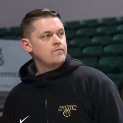 Varsity Assistant Coach: Huron High School @a2huronbball 🔰 Shooting Coach. DVSport Instant Replay Technician at EMU. MSU and EMU alumni. Opinions are my own.