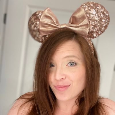 Building on this profile after neglecting it for about a year. Give me a follow if you love Disney and books.