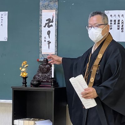 埼玉蓮田道院は1991年6月南 前道院長が設立し、2016年11月から土屋が道院長を引継中。少林寺拳法の修練を通して「自己確立」「自他共楽」「社会貢献」「人づくり」の道を目指します。
修練場所は、毎週水曜日:見沼町自治会館午後7時~9時。土曜日:コミュニティセンター午後5時から8時。見学・体験者歓迎します。