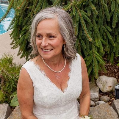 realhannadunn's profile picture. Master of your/you're 😎 

Dabbler at writing & piano | 

VP HR at a Co with ❤ 
   
English, German, un peu de French

🇨🇦 🇩🇪