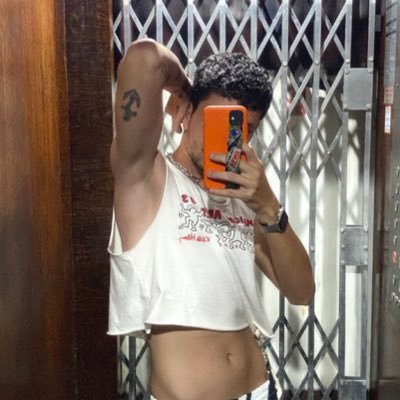 thatgior's profile picture. ate a pineapple slice for you