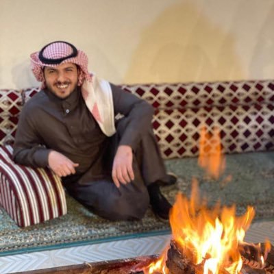 ishmaly2's profile picture. بقت ذكرياتك بالحنايا لها مخلاب...   نعيش الحياة وجرحها عايش فينا                       #خالد_صتان