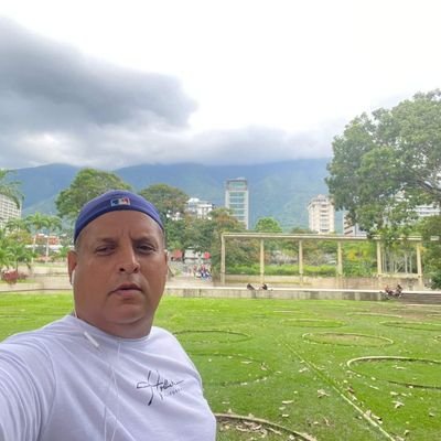 comprometido con esta hermosa venezuela, de los gloriosos leones del Caracas, salsero..