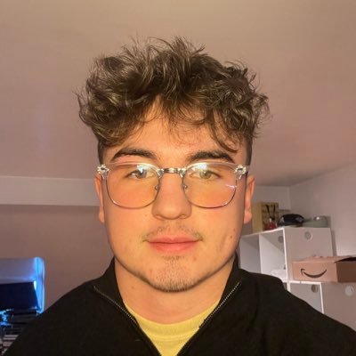 tweetcoach_app's profile picture. We help smaller creators add 500 engaged followers in 4 weeks or less (or we work for free until we do)