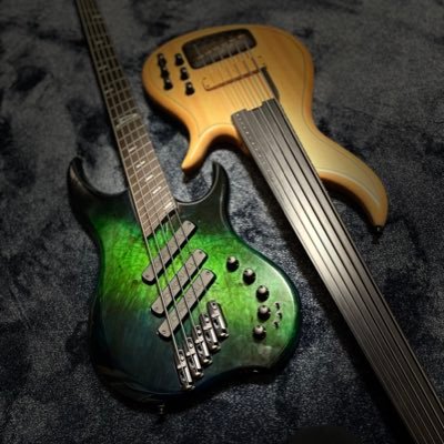 エレキベースを弾く河合荘 UNISON SQUARE GARDEN/UNICITY/NCIS/XIIX/sphere/neko/DINGWALL/F-BASS/RS Guitarworks