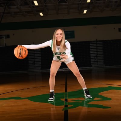 5”10 PF/SF | myers park womens basketball #24 | 🐎 C/O 2025 🎓 | IG- marilenavlahos2025 |