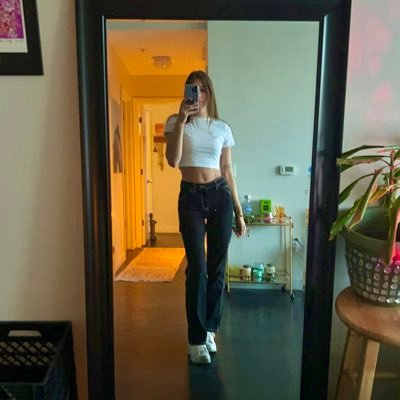 aprillmalvasio's profile picture. :):