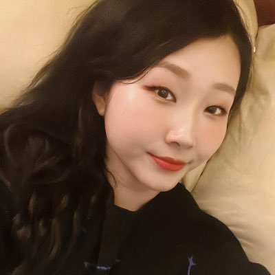 vikkiuwu's profile picture. used to be a raccoon | @awk_raccoon's alter ego