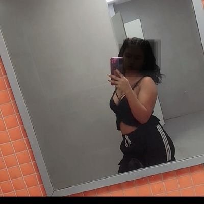 Tu chicaaa favorita 😘 dama de compañia Caracas.blanquita mido 1.50. me gusta mucho el sexo y los tríos 🥵 soy bisexual, me encantan los tríos con mujeres..