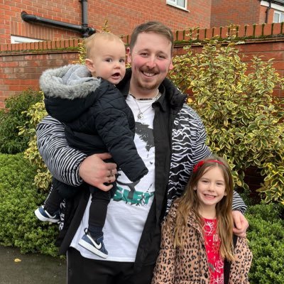 OllieMUFCHall's profile picture. I Was Happy In The Haze Of A Drunken Hour