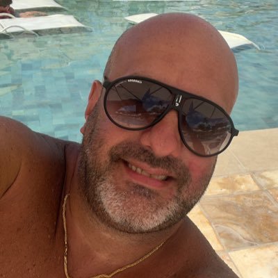 Casado, Pai do Vinícius e do Nícolas. Interesse pelo mercado financeiro. São Paulino! 🥊🇧🇷