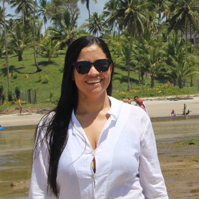 Professora, estudante, ciclista nas horas vagas, apaixonada por tecnologia e fotografia... Com Deus acima de tudo. Sou feliz pelo que tenho ;)