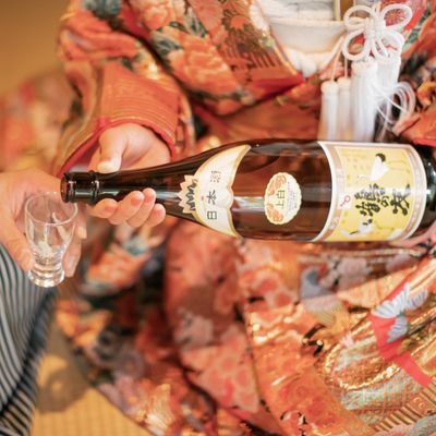 好きなもの/ワイン、日本酒(お酒全般)🥂、チョコレート、チーズ、ミュージカル、タップ、ディズニー
都内ワインショップ勤務
2017年 JSAソムリエ取得🍇
生まれも育ちも醤油が香るチーバくん🥜の鼻のとこ→今はとなりの森🌳🌲
千葉県民だけど新潟大好き♥️