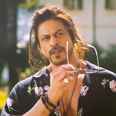 Sab se bada fan
( @iamsrk )
Jo kuch bhi usne kiya maine apni life me cut copy paste kiya, bas fark itna hai udhar wo star bana aur main uska fan…