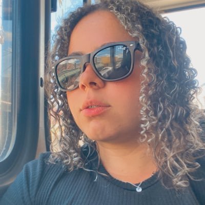 Twitter Novo/ Carioca 🌞 amo cantar e ouvir música