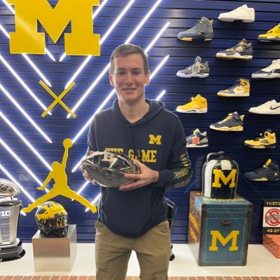 UMich '26 | @umichfootball Recruiting Assistant 🏈〽️