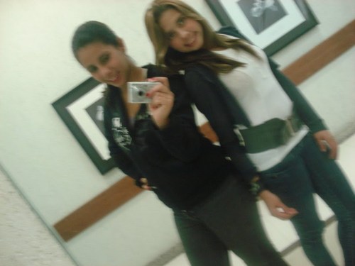 As garotas mais retardadas (: ! .. mais aqéla qe só agnte msm , sabe dizer .. nao samos melhores nem pior qe ngm , mais samos aqélas qe sabe viver diferente