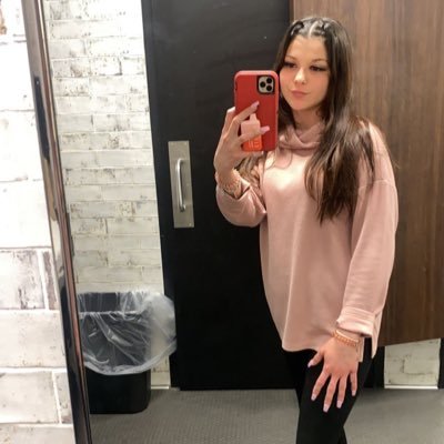 BaileySexton17's profile picture. live the life you love; love the life you live✨