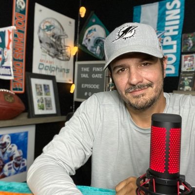 El Capitan(Chris) Have a YouTube podcast Network about Sports Dolphins and other South Florida teams Follow for a Follow #Blessed #Believer