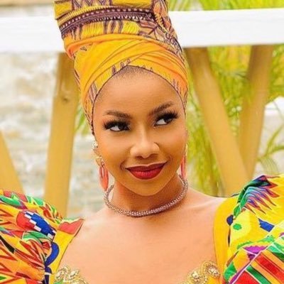 phollukeh1's profile picture. Smile ...It costs you nothing. Medic. Pineapple addict ❣️ The hook in my throat is TACHA 😍 DON’T SAVE ME !