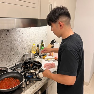 とある会社🕋の専属料理人👨🏻‍🍳好きな人が好きなものを作ります👨🏻‍🍳イタリア🇮🇹中華🇨🇳の二刀流👨🏻‍🍳お家で大量調理&ケータリング👨🏻‍🍳なんでも食べます👨🏻‍🍳野菜たっぷりのレシピはこちら➡https://t.co/93aPtpfjez