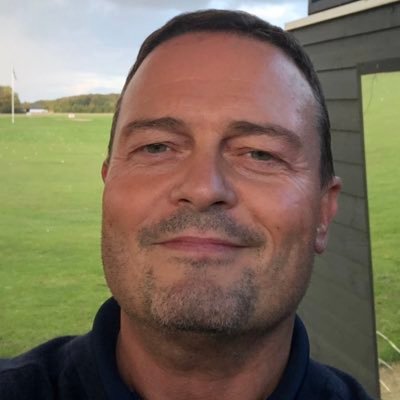 Cand.merc.aud. fra CBS & CBA fra AVT. Far til Sara. Golfer. WSET2. Finance, Power BI + AI fan. Ordsprog: “Learning never exhausts the mind” (Leonardo da Vinci)