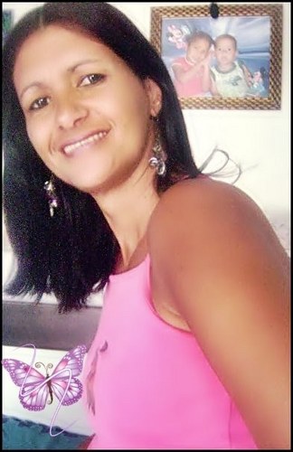 Sou muito estorada, mais se souber lidar comigo eu sou um doce. :)