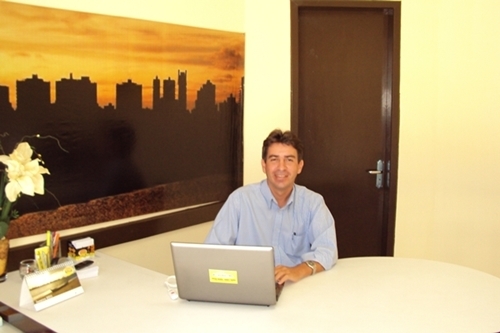 Sou Corretor de Imóveis e trabalho c/ semi-novos e imóveis na planta.