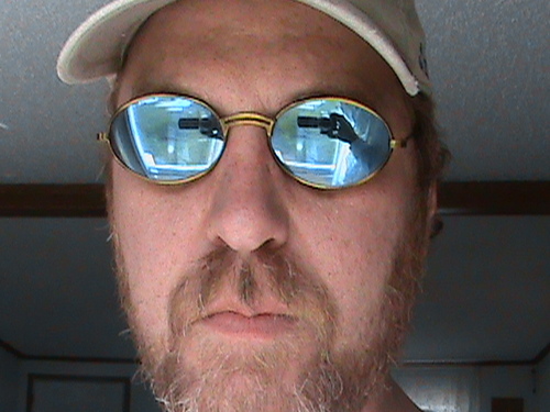 artist musician, crazy cat lover, 2 cats, love movies, sci-fi, creative minded, love having fun, joker type.