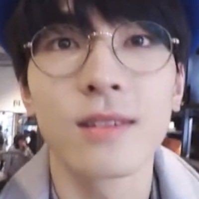 crying over kpop ;___; 🦋🖇 #방탄소년단 #세븐틴 #뉴진스 🕊⋆ฺ love bot 💗