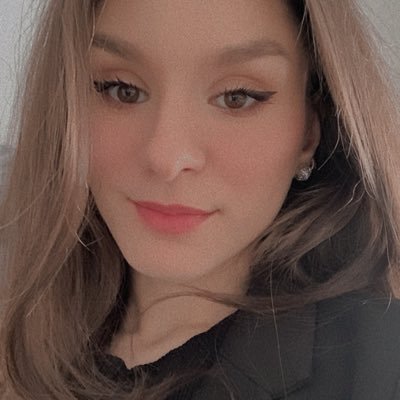 angela_gomes18's profile picture. happy tuga! 🦋 25y —careless whisper playing in the background —