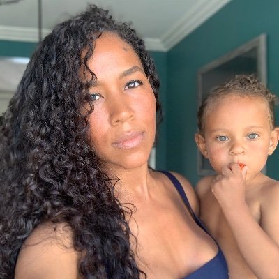 Mama of 4\$TESLA Shareholder\Solar panels2powerwall owner| Reserved a Cybertruck.. 

Here for Elon's tweets, Tesla community and Dogecoin.    🇩🇴🇲🇽