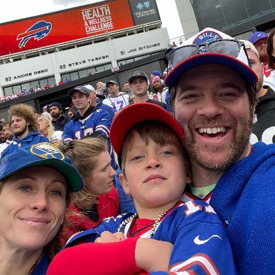 Dad, Buffalo sports fan, mountain biker, hockey player, acoustical consultant, musician. Alum of Kenyon College & Rensselaer Polytechnic Institute