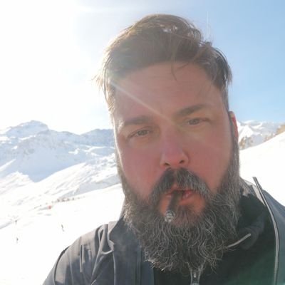 MartenDolk's profile picture. Every dagger has two edges.