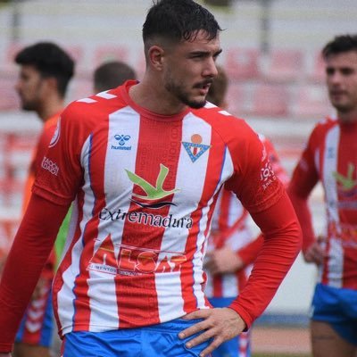 Ex Racing de Santander, Elche, FC.Cartagena, CD.Don Benito y Orihuela CF. Actualmente jugador del Barakaldo CF ⚽️