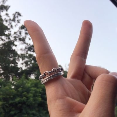 nora • 30 • she/her • just here to vibe with my friends & tweet about stuff i enjoy ✌🏽