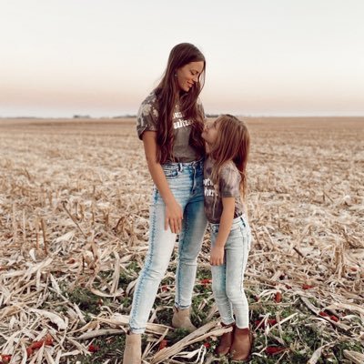 Ritarogersco's profile picture. Countercultural living | @ Boom Clap Podcast Co-Host | 15 year ICU nurse fired for standing my ground