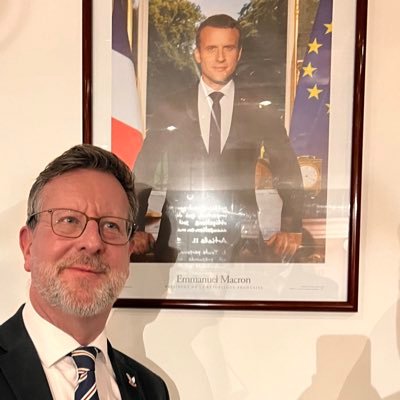 Woke lefty lawyer & South Londoner living in Paris. Now French and proud EU citizen again. 🇫🇷🇪🇺.