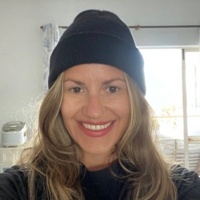 Animal lover, libertarian, meditation and organic food fanatic.