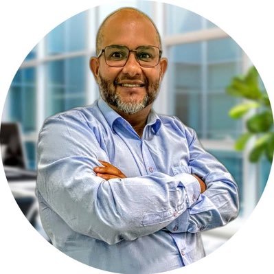 Corretor de imóveis, Perito avaliador, especialista em locação, venda e crédito imobiliário.