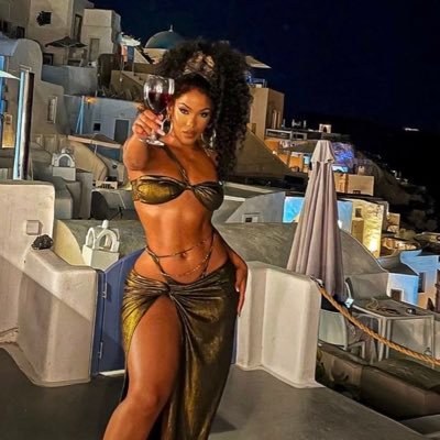 ZiphoraloA's profile picture. Fan of Bollywood, Hollywood and Tollywood. 
Movie Junkie. Hopeless Romantic.