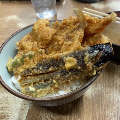 痩せる努力をしたい人 なのに美味しいものを求めて食べ歩く。好き嫌い基本なし ラーメン🍜/焼き肉🥩/寿司🍣なんでも！グルメ通になりたい！