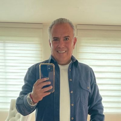 Divertido, directo, amable, atento, inteligente....y modesto !! FIFÍ (sin 500 mdd)(ANTI-AMLO)